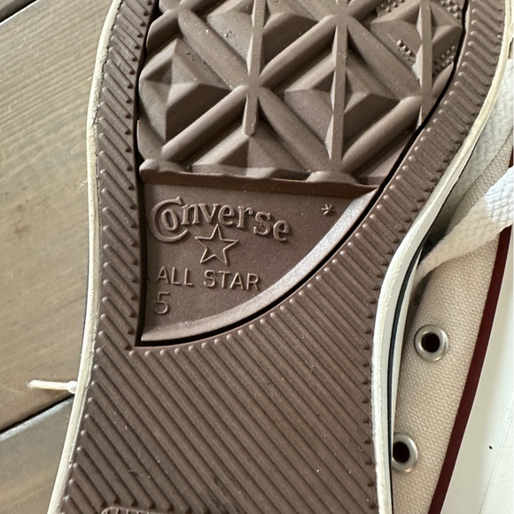 Whit converse low top - size 7 - barely worn - Picture 5 of 5